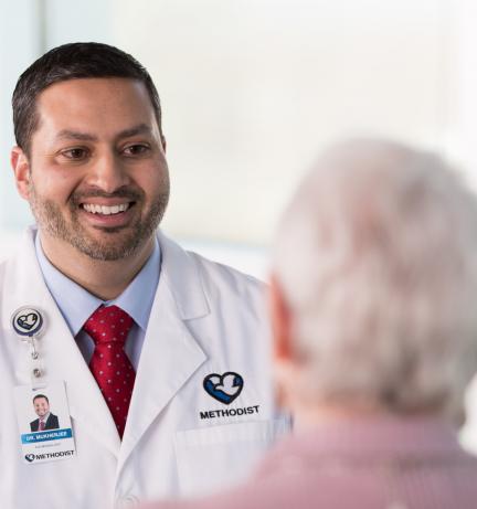 Picture of Methodist Physicians Clinic Pulmonology Council Bluffs Pulmonologist Sumit Mukherjee, MD, talking with a patient 